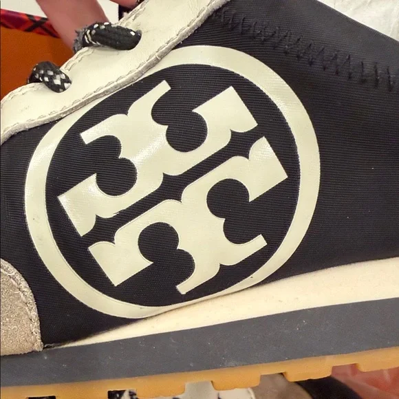 Tory Burch Annie Nylon Runner in Perfect Black / Lavagna - Picture 9 of 9